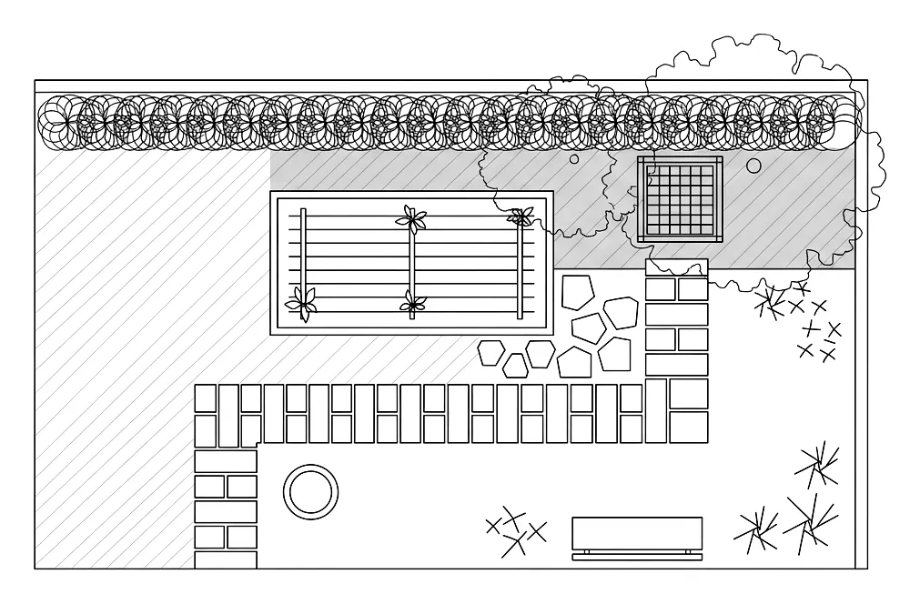 Plan vu du dessus d'un petit jardin : une haie borde tout le fond, un arbre projette une zone d'ombre en haut à droite, et le composteur — un carré quadrillé — y est posé. Une allée de dalles y mène depuis la terrasse, et un carré potager occupe le centre du jardin.